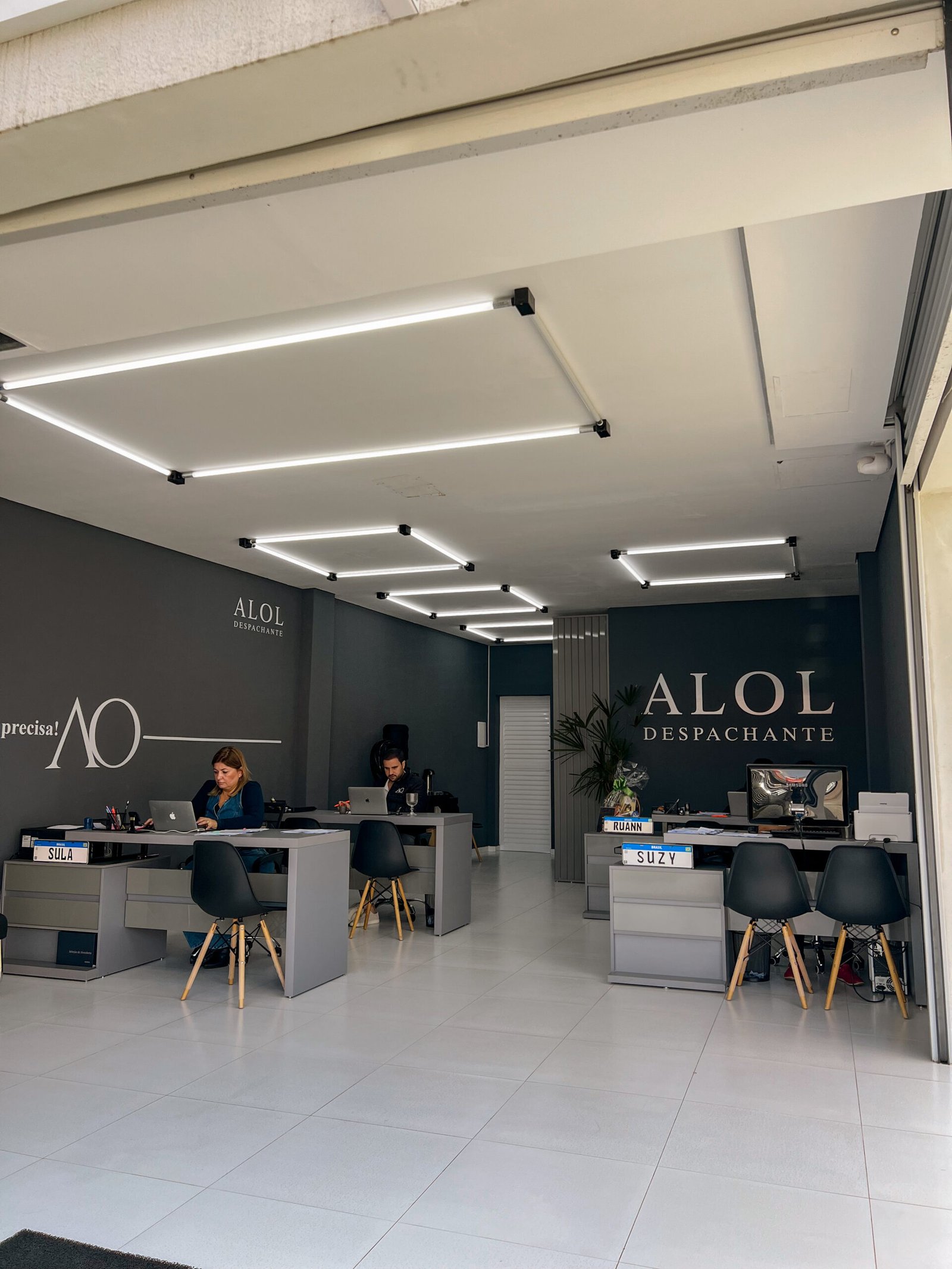 Espaço interno de atendimento da Alol Despachante em Curitiba