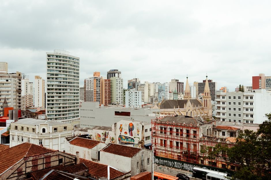 A stunning aerial view of Curitiba's skyline featuring modern skyscrapers and historic buildings.